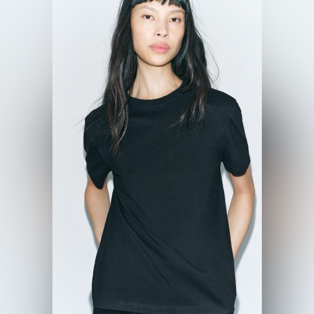 Zara Essentials Deluxe Cotton Black T-Shirt –‎ Size Medium